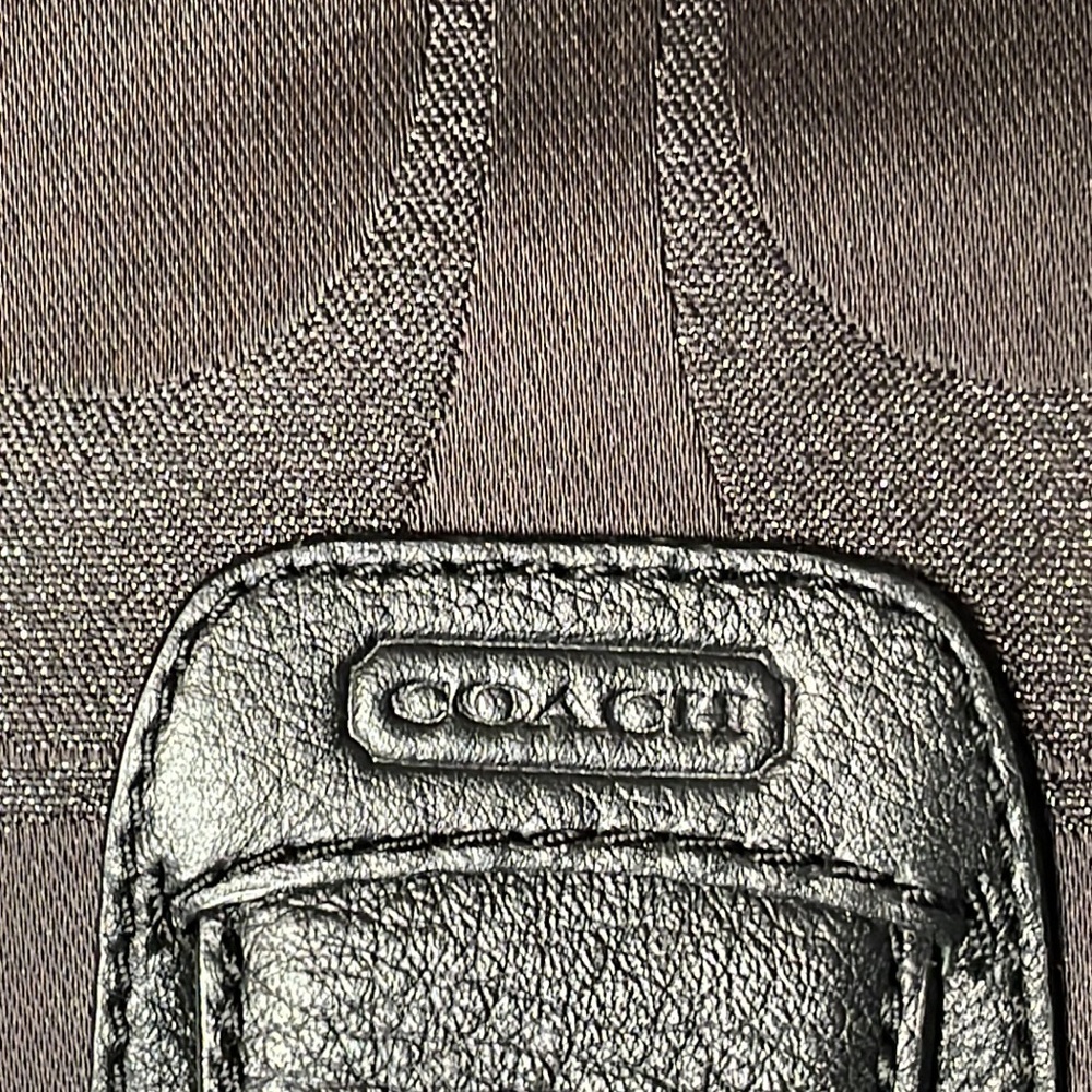 Coach hand/shorts bag. - Picture 2 of 14